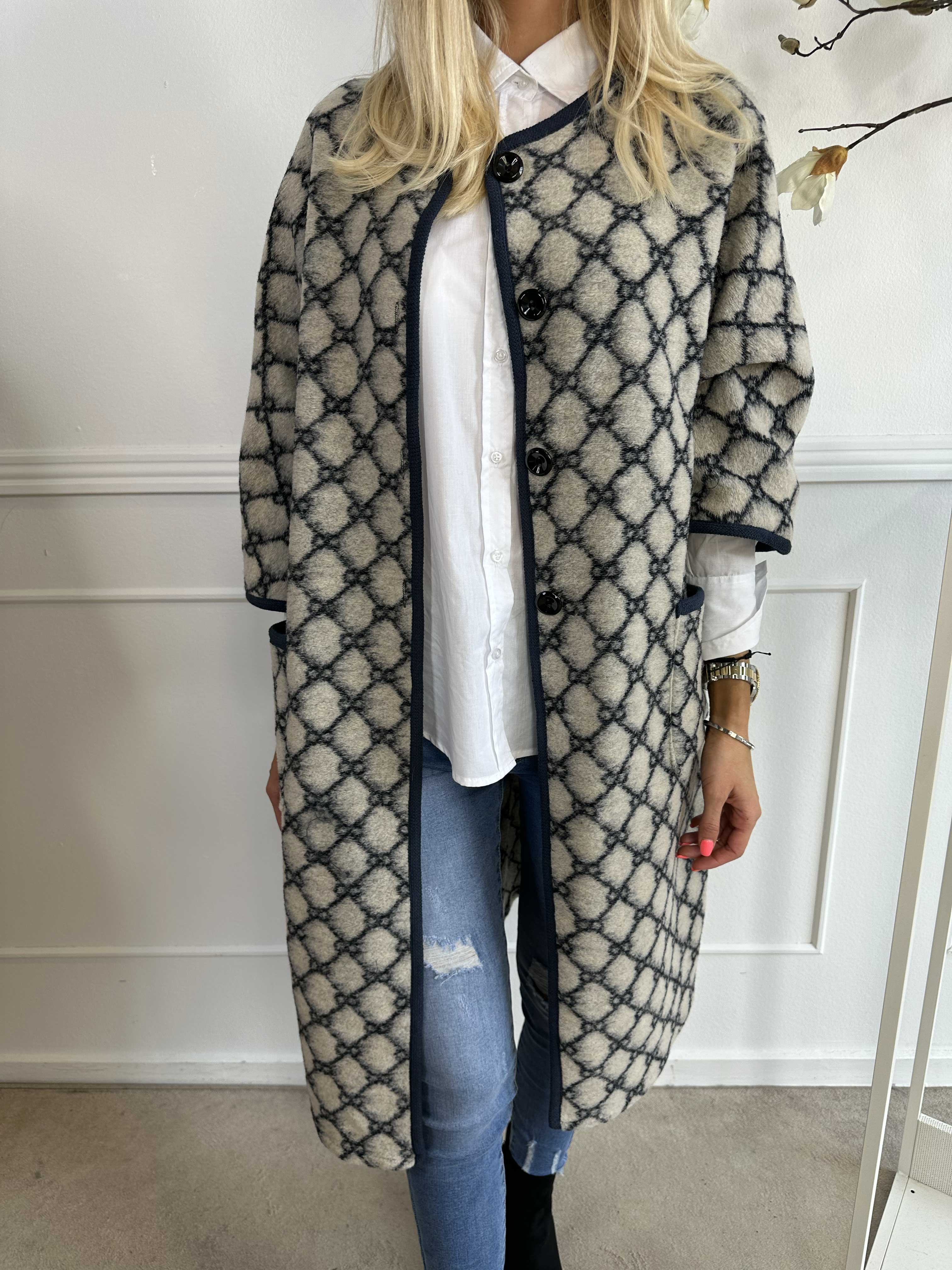 Arianna - Mönstrad kappa med ullfoder